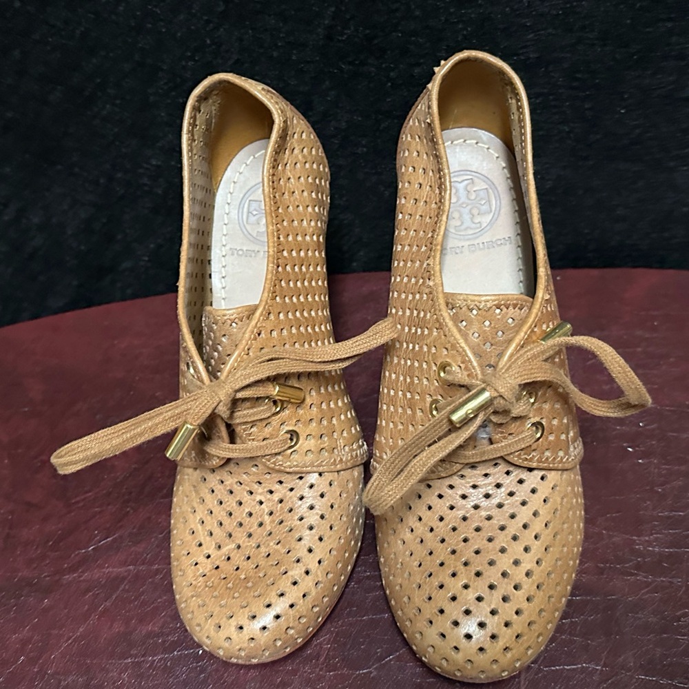 Tory Burch Victor Wedge size 7